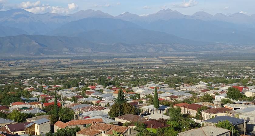 Kacheti: Hinter Tianeti kommen Schotter und Shota Rustaweli ✔ Straßen von Tbilissi nach Telawi ✔ Region Ostgeorgien ✔ Reise 2021