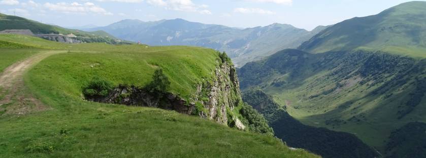 Nationalpark Kasbegi: Routen ✔ Wandern ✔ Flora und Fauna ✔ Mzcheta-Mtianeti ✔ Kaukasus ✔ Trusso ✔ Dariali-Schlucht ✔ Chada ✔ Sachisnari-Pfad ✔ Sioni-Wald