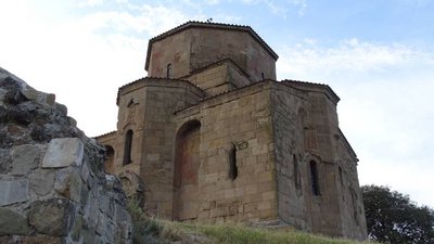 Dshwari-Kloster: Der Zugang erfolgt einige Treppenstufen