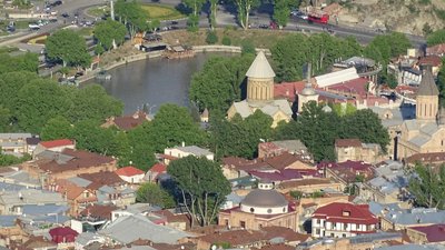 Blick auf Tbilissi: Die Altstadt von Tbilissi