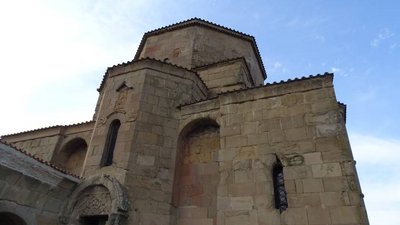 Dshwari-Kloster: Das Kloster liegt auf einem Bergsporn