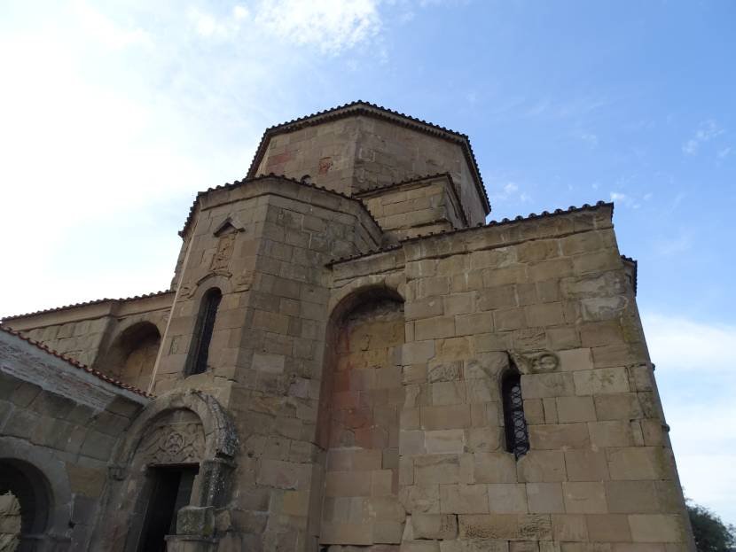 Dshwari-Kloster: Das Kloster liegt auf einem Bergsporn