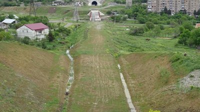 Tunnel für Bahnstrecke: Neubau der Umgehung für Bahn in Tbilissi