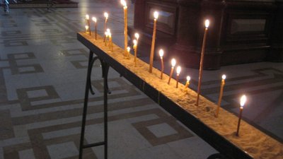 Sameba-Kirche: Kerzen in der Kirche