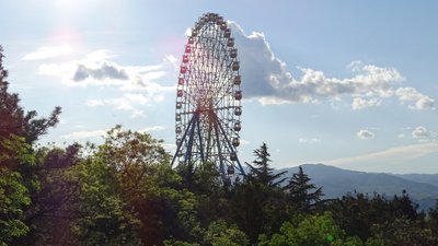 Vergnügungspark Mtazminda: Riesenrad im Park