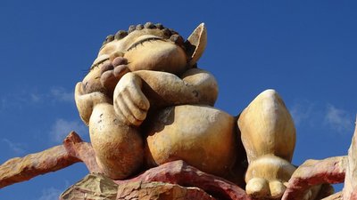 Vergnügungspark Mtazminda: Figur am Eingang