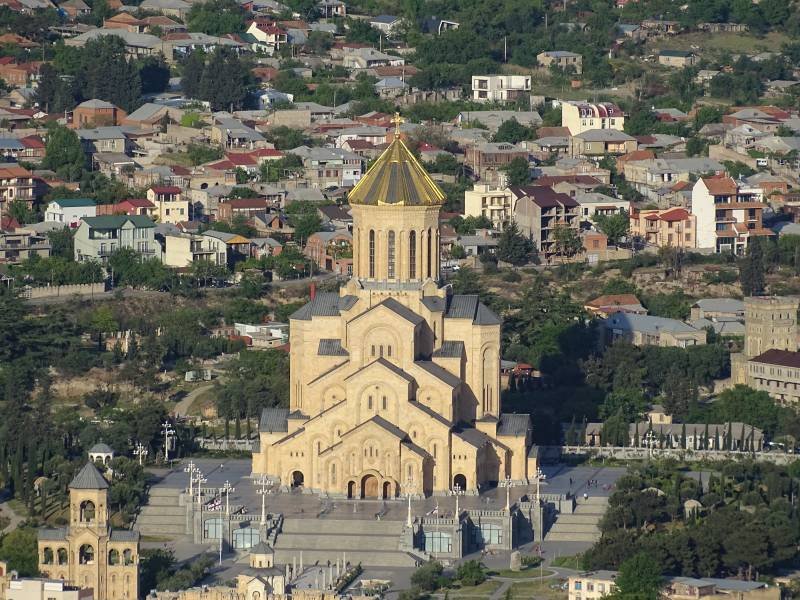 Sameba-Kirche: Aufnahme vom Mtazminda aus