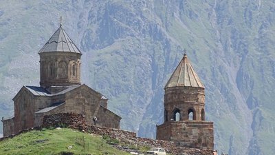 Georgische Heerstraße: Die Sameba-Kirche aus der Nähe