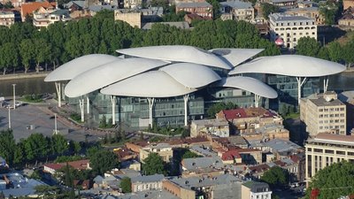 Blick auf Tbilissi: Innenstadt von Tbilissi vom Mtazminda aus gesehen