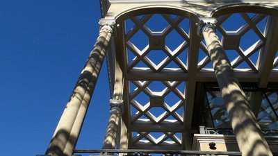 Vergnügungspark Mtazminda: Café im Park