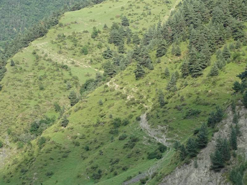 Schatili: Blick aus dem Oberdorf ins Tal