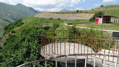 Georgische Heerstraße: Aussichtsplattformen neben der Straße