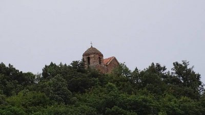 Kloster Schiomgwime: Kirche am Berghang