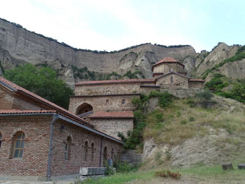 Kloster Schiomgwime: Ansicht vom Eingang her