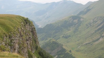 Georgische Heerstraße: Blick das Tal entlang