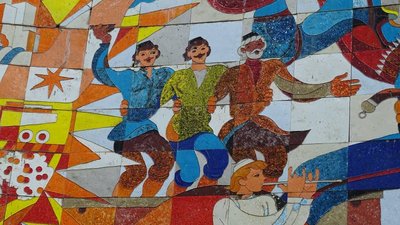 Georgische Heerstraße: Auf dem Denkmal ist auch Musik und Feiern dokumentiert