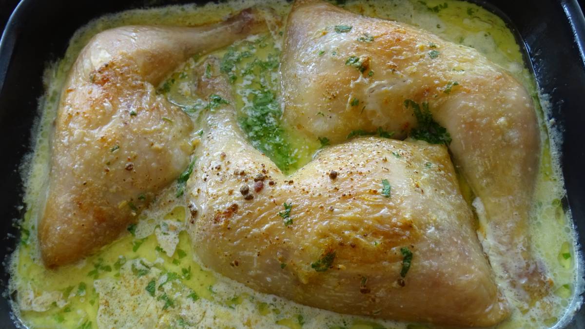 Shkmeruli: Das Hähnchen kann man auch mit Sahne zubereiten