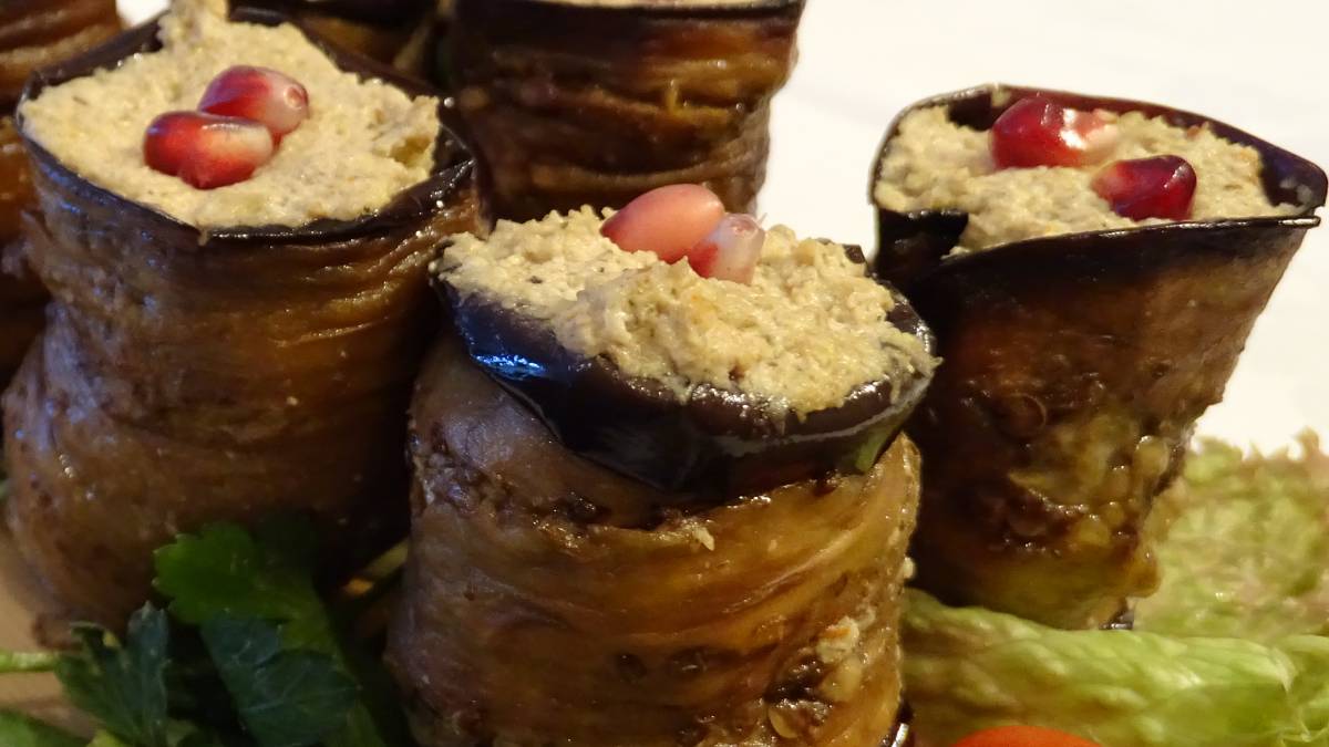 Badridschani: Gefüllte Auberginen sind eine beliebte Beilage