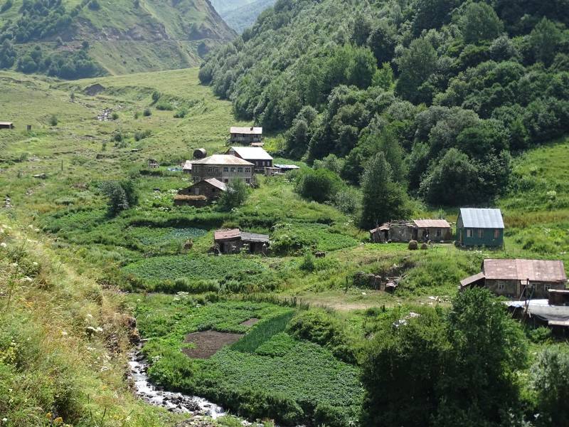 Chewsureti: Ein Dorf in den Bergen