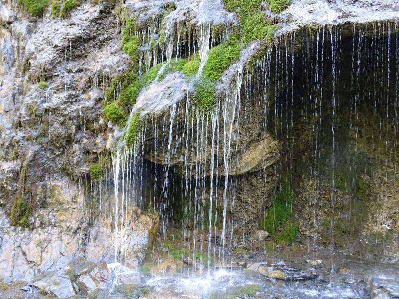 Chewsureti: Frisches Wasser direkt an der Straße