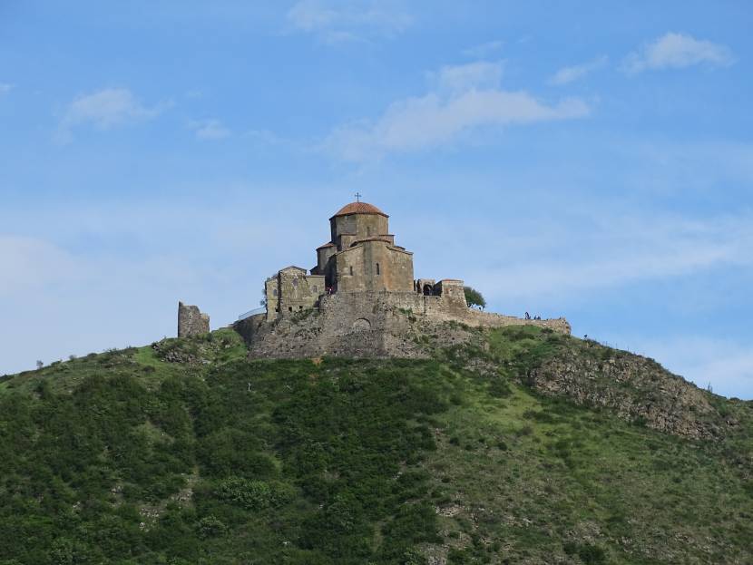 Dshwari-Kloster: Das Kloster liegt auf einem Bergsporn