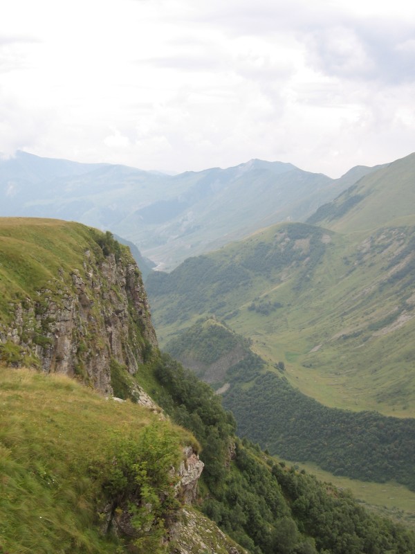 Georgische Heerstraße: Blick das Tal entlang