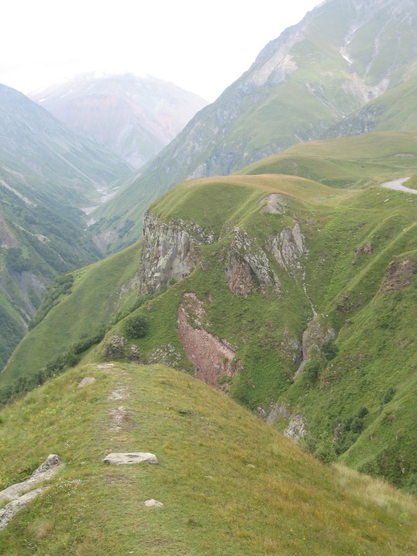 Georgische Heerstraße: Berge im Hintergrund