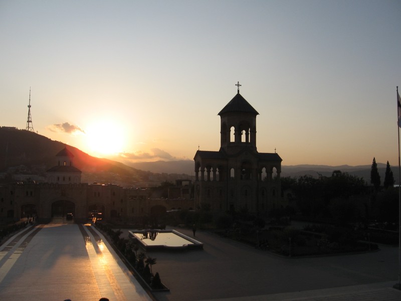 Sameba-Kirche: Der Glockenturm im Licht der untergehenden Sonne