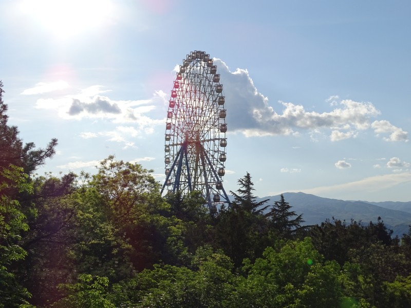 Vergnügungspark Mtazminda: Riesenrad im Park