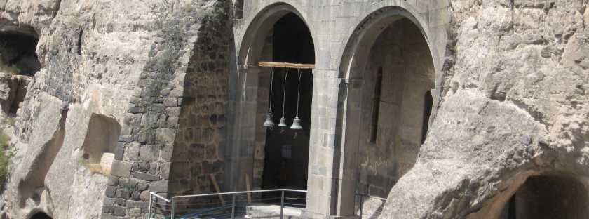 Georgische Geschichte: Mittelalter - König Davit der Erbauer, Königin Tamar, Blütezeit in Georgien, Reformen des Rechts, Wardsia, Seldschuken, Förderung von Kirche und Kultur, Der Recke im Tigerfell, Wardsia, Felsenkirche Georgische Geschichte: Mittelalter - König Davit der Erbauer, Königin Tamar, Blütezeit in Georgien, Reformen des Rechts, Wardsia, Seldschuken, Förderung von Kirche und Kultur, Der Recke im Tigerfell, Wardsia, Felsenkirche