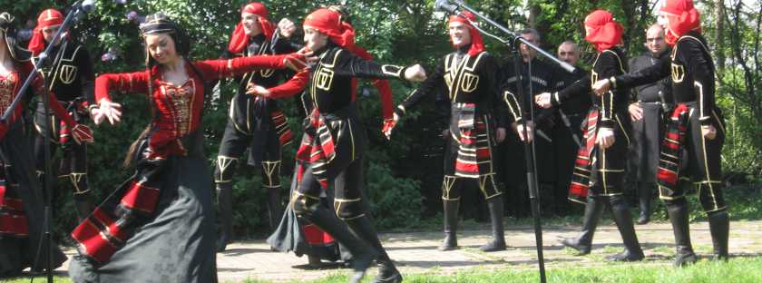 Georgische Musik - Musiker in Georgien: Polyphoner Gesang, christliche Gesänge, Mehrstimmigkeit, Tanz, Feiern, Gottesdienst, Tafel, Ensembles, Instrumente