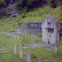 Spuren der Kriege: Friedhof deutscher Kriegsgefangener in Sairme - Reisebericht Georgien 2002 Tourismus und Touristen Urlaub Reise