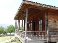 Ethnografisches Museum in Tbilissi: Freilichtmuseum mit Einblicken in Regionen, Geschichte und Leben in Georgien - Häuser, Weinbau, Brot backen, Tonis Puri, Erklärungen Ethnografisches Museum in Tbilissi: Freilichtmuseum mit Einblicken in Regionen, Geschichte und Leben in Georgien - Häuser, Weinbau, Brot backen, Tonis Puri, Erklärungen