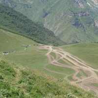 Sameba-Kirche, Heilige Dreifaltigkeit bei Gergeti - Georgische Heerstraße bis Stepanzminda - Reisebericht Thomas Berscheid Georgien 2015 - Festung Ananuri, Kazbegi, Hotel, Berge, Gebirge, Kaukasus, Radtouristen Sameba-Kirche, Heilige Dreifaltigkeit bei Gergeti - Georgische Heerstraße bis Stepanzminda - Reisebericht Thomas Berscheid Georgien 2015 - Festung Ananuri, Kazbegi, Hotel, Berge, Gebirge, Kaukasus, Radtouristen
