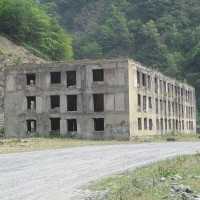 Lost Places in Georgien: Projekt zum Bau eines Tunnels im Kaukasus von Tbilissi nach Wladikawkaz - Eisenbahn, Verkehr, Sowjetunion, Georgien, Russland, Ruine, Leeres Gebäude, Tunnelportal