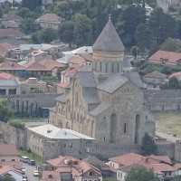 Mzcheta: Alte Hauptstadt in Georgien - Zusammenfluss Aragwi und Mtkwari - Schiomgwime Kloster georgisch-orthodoxe Kirche - Dshwari-Kloster Kreuzkloster Swetizchoweli-Kathedrale