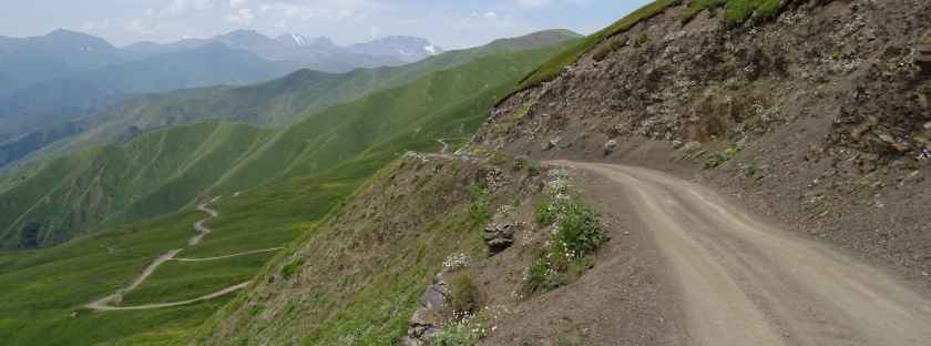 Georgische Heerstraße Straße nach Schatili - Kaukasus, Georgien, Hochgebirge, Wehrdorf, Wehrtürme, Geschichte, Lost Places, Verkehr, Bärenkreuzpass