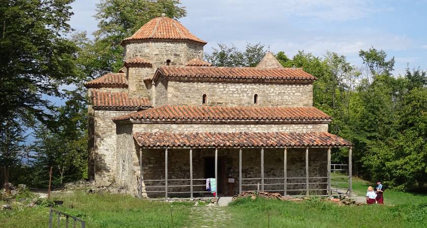Altes Shuamta: Kloster bei Telawi in Kacheti ✔ Religiöse und akademische Zentren in Ostgeorgien ✔ Kloster Alawerdi ✔ Neues Shuamta ✔ Nekresi-Kloster