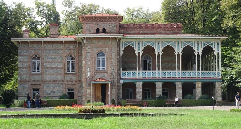 Villa der Familie Tschawtschawadse ✔ Zinandali ✔ Alasani-Tal ✔ Museum ✔ Weingut ✔ Weinkeller ✔ Kacheti ✔ Ausstellung