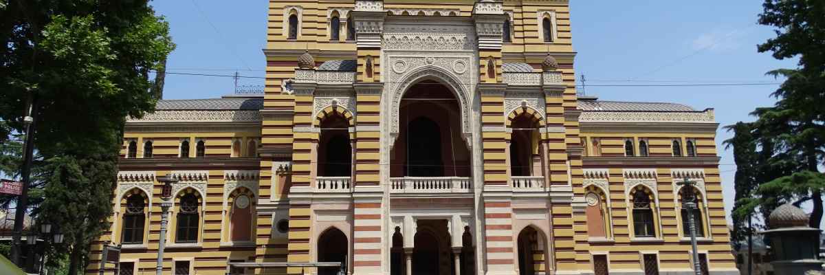 Das Opernhaus am Rustaweli-Prospekt in Tbilissi von Victor Schröter - Bauwerke deutscher Architekten in der georgischen Hauptstadt - Rathaus, Oper, Kaschweti-Kirche, Nationalgalerie, Jugendpalast - deutsche Spuren in Georgien 19. Jahrhundert