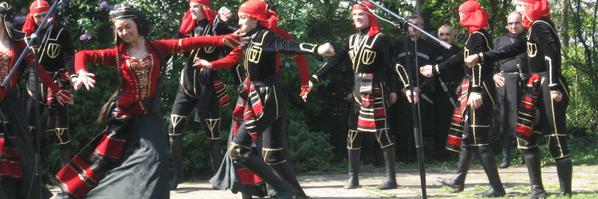 Georgischer Tanz: Tradition und Moderne aus Georgien - Artistische Leistungen, Anmut, Spitzentanz, Tänzer, Tänzerinnen, Tanzensembles, Bühne, Ausland