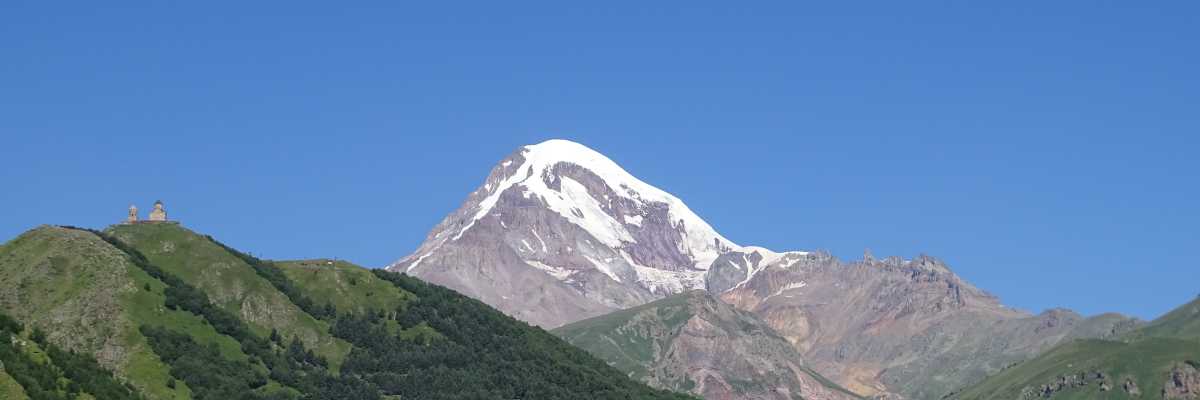 Der Kaukasus in Georgien - georgisches Hochgebirge, Kazbegi und Stepanzminda an der georgischen Heerstraße, Festung Ananuri, Pasanauri