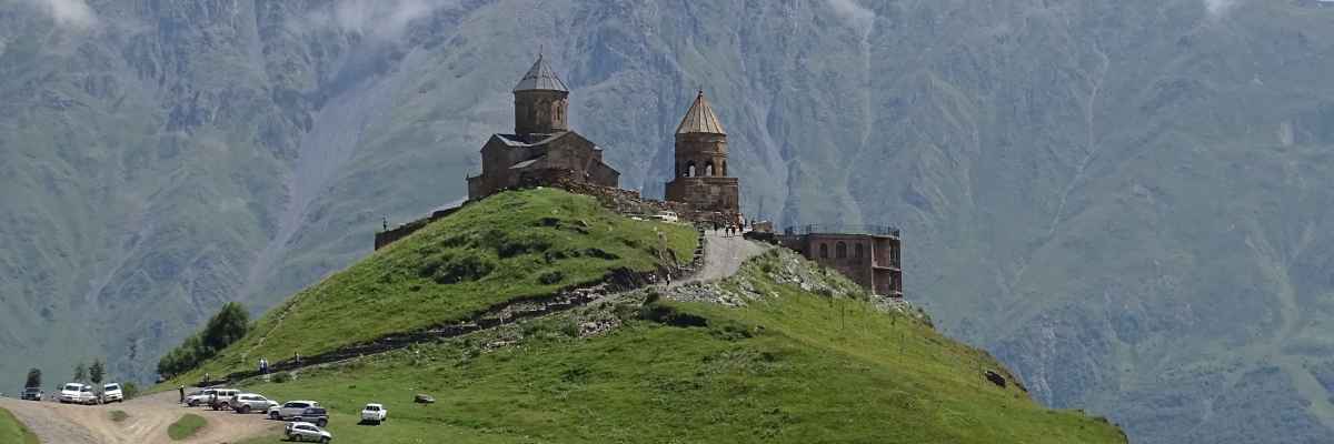 Georgische Heerstrasse: Strasse durch das Hochgebirge des Kaukasus in Georgien - Tourismus, Verkehr, Reisen, Abenteuer, Ananuri, Pasanauri, Tbilissi, Mzcheta, Dshwari-Kloster, Kreuzkloster, Stepanzminda