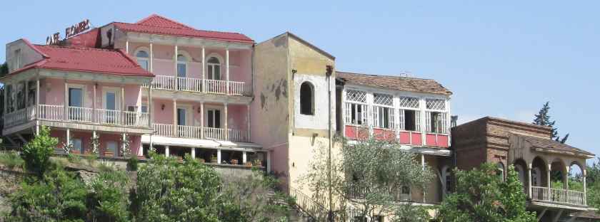 Tbilissi Altstadt Gorgassali-Platz Sioni-Kathedrale Narikala-Festung Thermalquellen Bäderviertel - georgische Hauptstadt - Wohnhäuser Balkone Innenhöfe