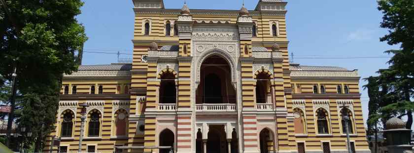 Oper auf dem Rustaweli-Prospekt - Die Neustadt der georgischen Hauptstadt Tbilissi - Museen, Oper, Geschäfte, Hotels, Kirchen, Parks, Restaurants und Cafés - Tiflis, Tbilisi